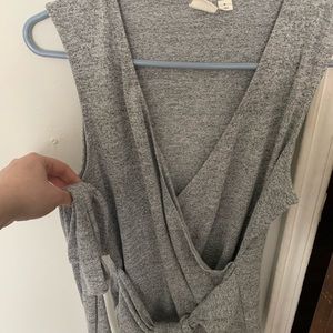 Gap sleeveless top